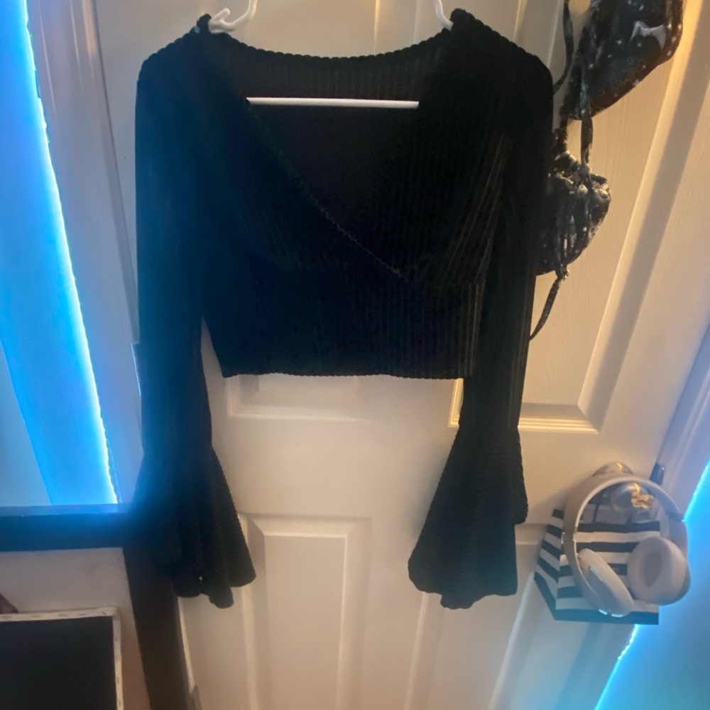 Black Ribbed Long Sleeve Crop Top